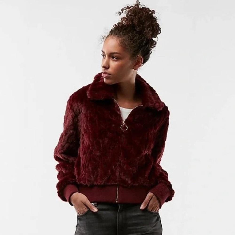 Express Faux Fur Bomber Jacket Burgundy Cropped Full Zip Pockets, Size Medium